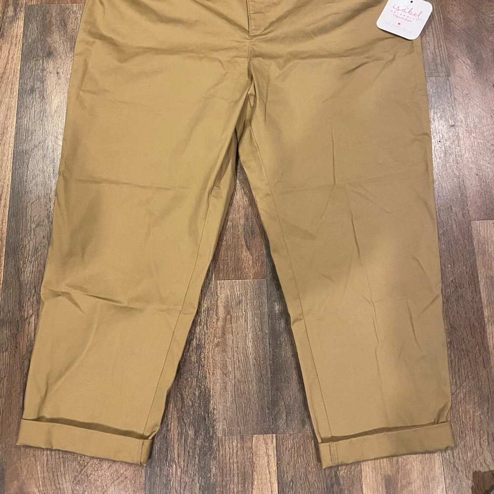 Isabel Maternity cropped pants! Sure to make any baby belly look cute 😍